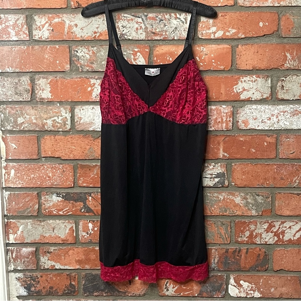 Avenue Intimates Sleep Ware Size 22/24 Black with Red Lace
